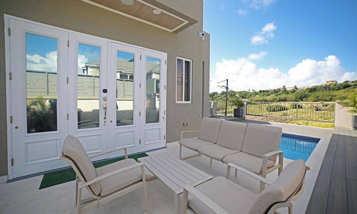 Fortescue House | Aurora- 3BR Modern Villa w/ Pool and Fire Pit