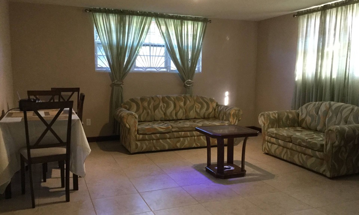 Clermont Apartment | Beautiful 2 bedroom 1 bathroom apartment.