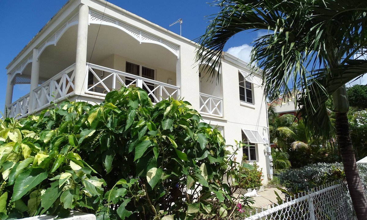 Prospect Apartment | Beautiful west coast apartment amazing sunset views 5 minute walk to the beach.