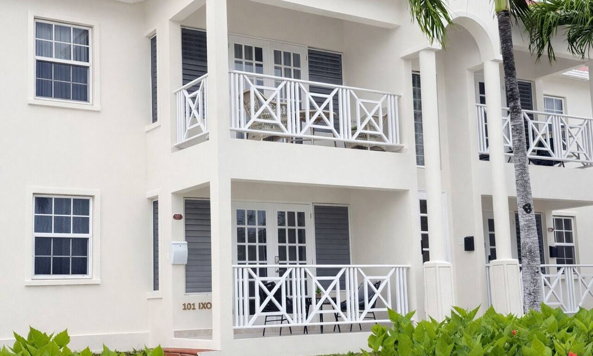Clermont Apartment | Crystal Court Gated apartment Tennis Court, Pool, Warrens 5 min, Beach 10 min