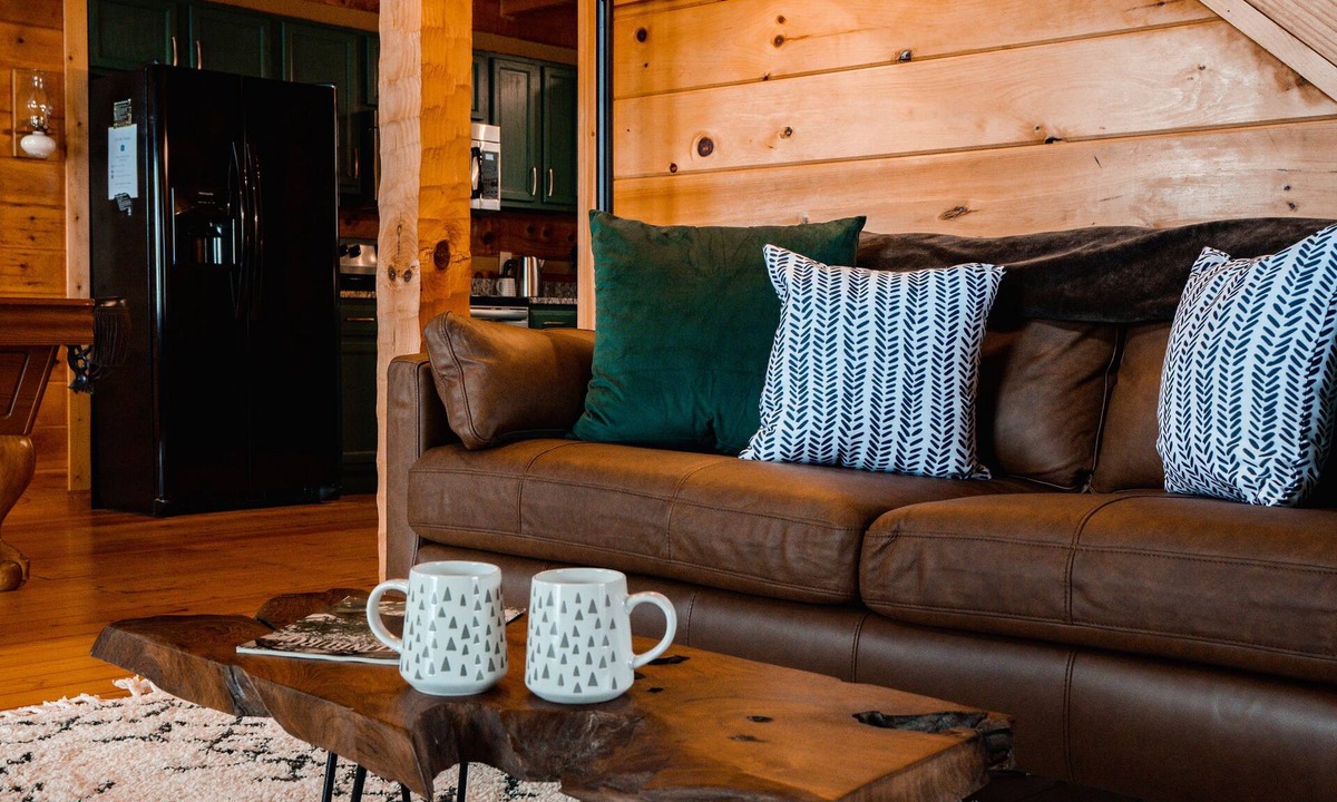 Chalet Village House | GATLINBURG LOG CABIN SPECTACULAR VIEWS HOT TUB LUXURY HONEYMOON ANNIVERSARY
