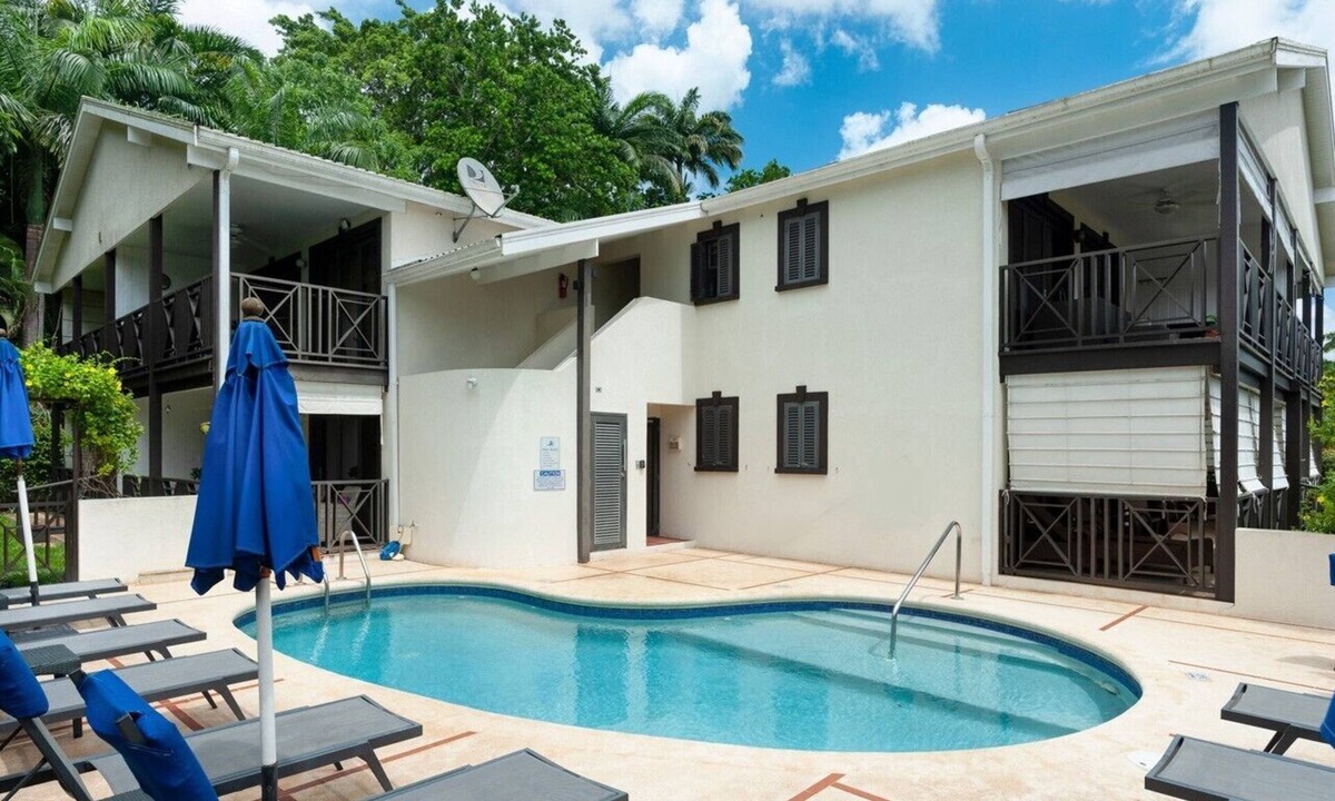 Lascelles Apartment | Ixora, boutique complex in Holetown, 5 minutes walk to beaches and amenities