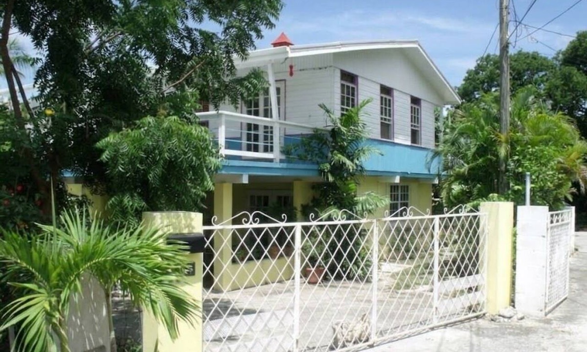 Hastings Apartment | Lovely south coast apartment, 2 bedrooms with A/c, patio, garden, walk to beach