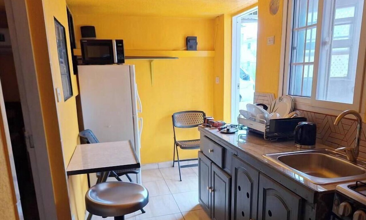 Husbands Apartment | Welcoming apartment with AC in the heart of Oxnards
