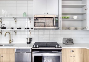 Generous River North 1BR w/Gym, Rooftop walk to L and Parks, by Blueground in Chicago