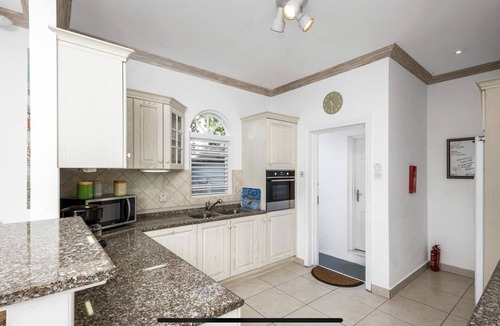 Merlin Bay Villa | 3 bed villa 3.5 bathroom Air con Wifi 3 pools Gym Tennis Gated community