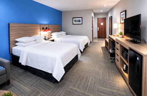 Port Aransas Hotel | 4 Welcoming Rooms Perfect for Families on Port Aransas Getaway | Free Parking
