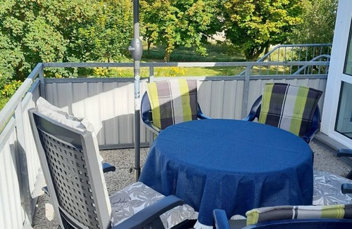 Hedwigenkoog Apartment | Apartment 'Plüschmors' with Shared Garden, Balcony and Wi-Fi