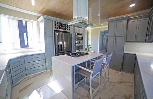 Fortescue House | Aurora- 3BR Modern Villa w/ Pool and Fire Pit