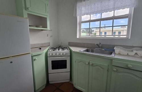 Dover Apartment | Classic One-Bedroom Apartment W King bed
