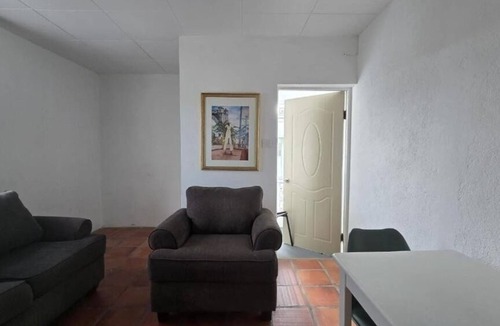 Dover Apartment | Classic One-Bedroom Apartment W King bed