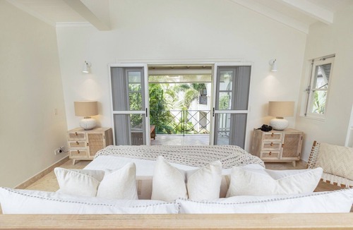 Douglas Apartment | Exclusive beachfront one bedroom apartment - Schooner Bay 109
