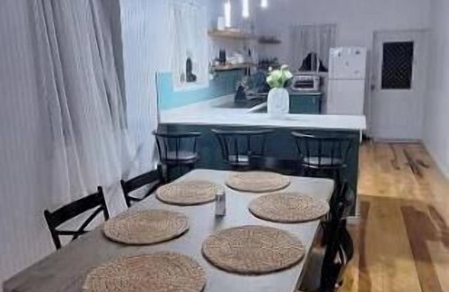 Old Trees Bay House | Hidden exquisite home Charming 2-bedroom,2 bathroom home in nice Derricks