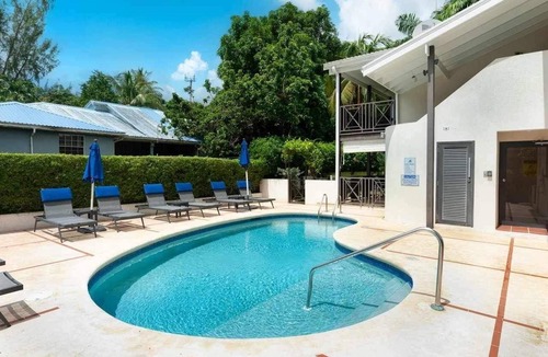 Lascelles Apartment | Ixora, boutique complex in Holetown, 5 minutes walk to beaches and amenities