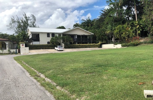 Lascelles Apartment | Ixora, boutique complex in Holetown, 5 minutes walk to beaches and amenities