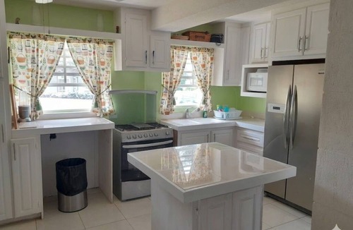 Hastings Apartment | Lovely south coast apartment, 2 bedrooms with A/c, patio, garden, walk to beach