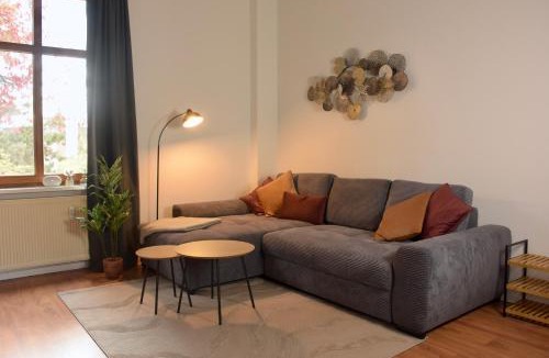 Mahlsdorf Apartment | Maisonette-Apartment für bis zu 6 Personen - Parkplatz - WLAN - Kingsize
