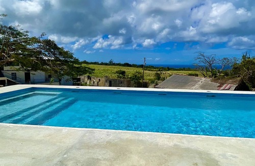 Gibbs Bay Apartment | One bed apartment with expansive ocean view