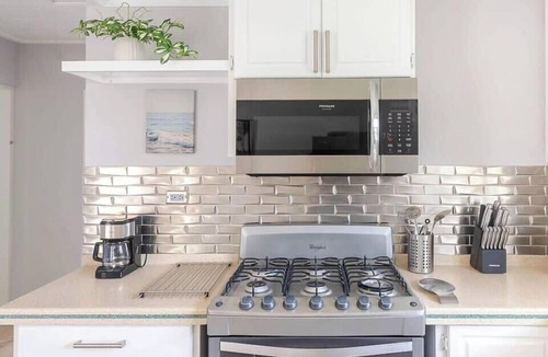 Dover Apartment | Private Porch Near Dover Beach and St. Lawrence