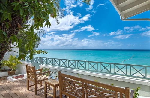 Gibbs Bay House | Southwinds Beach House is a three bedroom beach front property