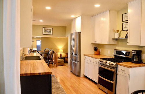 Suttons Bay House | Suttons Bay Beach Road Cottage