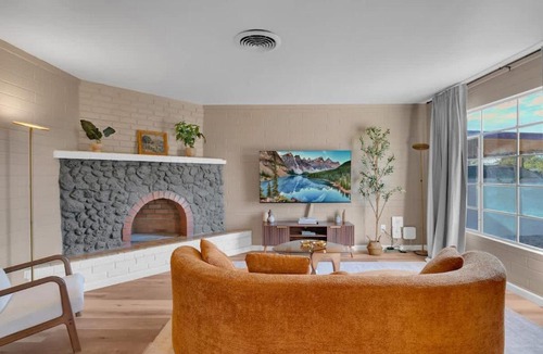 Barrio Hollywood House | The Orange Grove