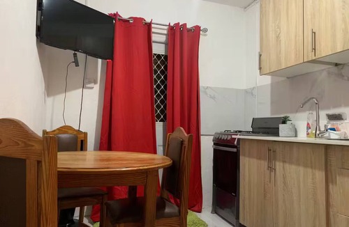 Bridgetown House | Tiny beach walk stay, Entire rental unit in Bridgetown, Barbados