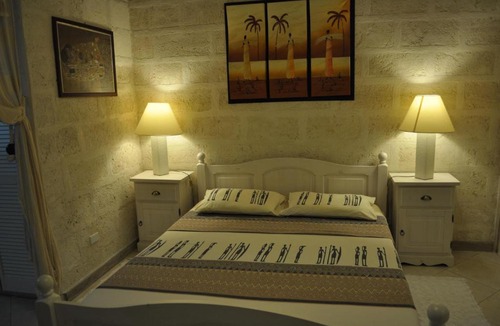 Silver Sands Apartment | White Coconut Studio