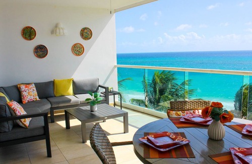 Maxwell Condo | White Sand Beach Front, Turquois Blue Ocean View, Pools, Hot tub, Guarded,5 star