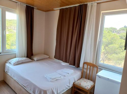 Çamlaraltıpansiyon in Ayvalik