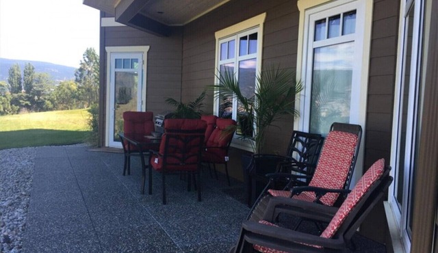 1 Bedroom Executive Lakeview Suite in Summerland
