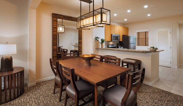 2-bed 1440 sq ft villa Sleeps 8, Concerts/Major Events, Heavenly Beds, balconies in Rancho Mirage