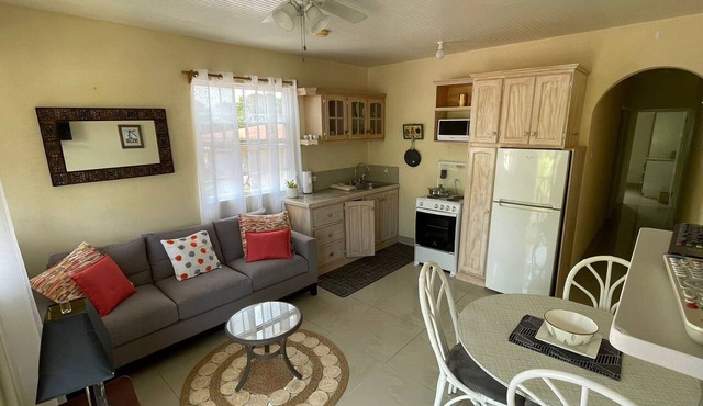 2 Bed Apartment close to Dover Beach