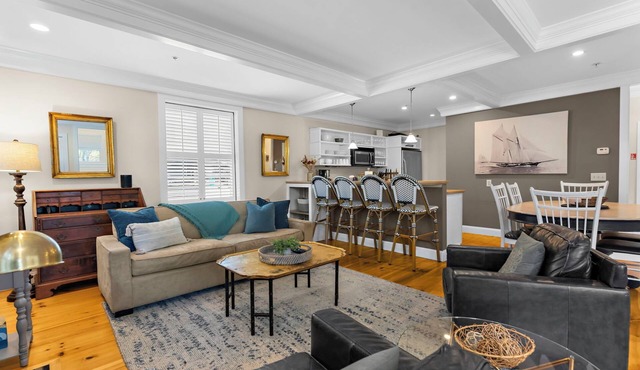 3-bedroom vacation home just a 5-min walk to Main Street, Mystic in Mystic