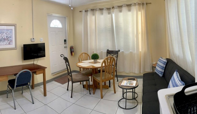 3-suite Group Stay Steps to Beach Sleeps 13 in West Bay