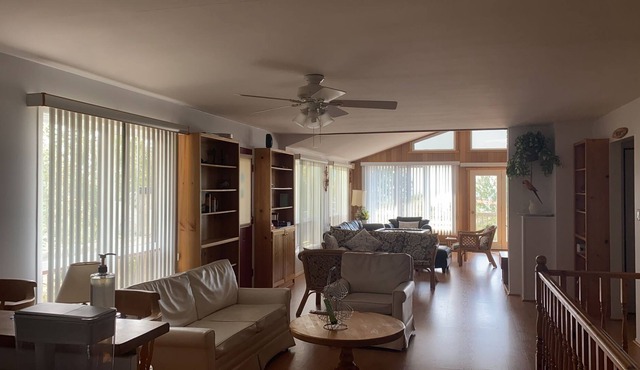 5 Bedroom Cottage for Rent in Wasaga Beach in tiny