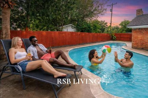 Amazing 4BR 2BA Winter Home with Pool & Game-Movie Room in Texas City