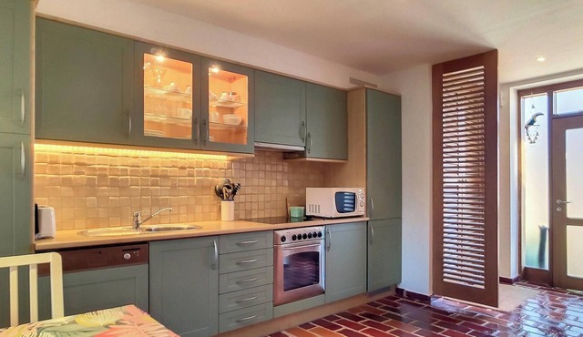 Apartment 'Arrancada 14' with Mountain View, Wi-Fi and Air Conditioning in Pera