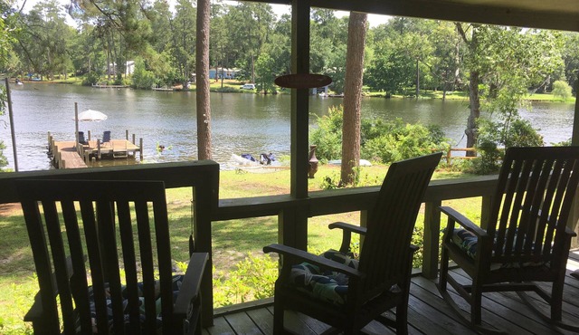 Archie's Lake Daze Cottage - No Pets in Manning