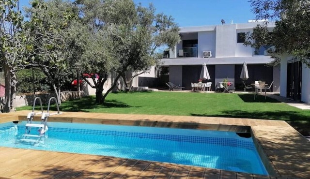 ATH Riviera 8BR Dreamhouse. Pool. Seaview in Thimari