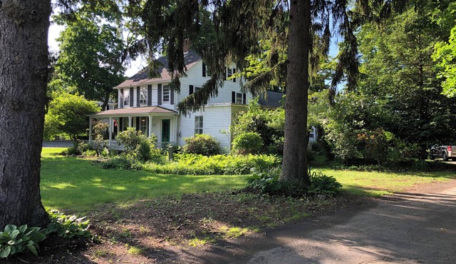 Authentic 1795 Historic Homestead w/Private Grounds for Gatherings and Retreats in Old Saybrook