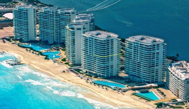 Beachfront Luxury SkyVilla-Summer Sale up to 50% Off! in Cancún