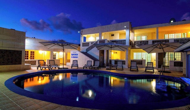 Beachside Comfort with Pool, Spa & Dining