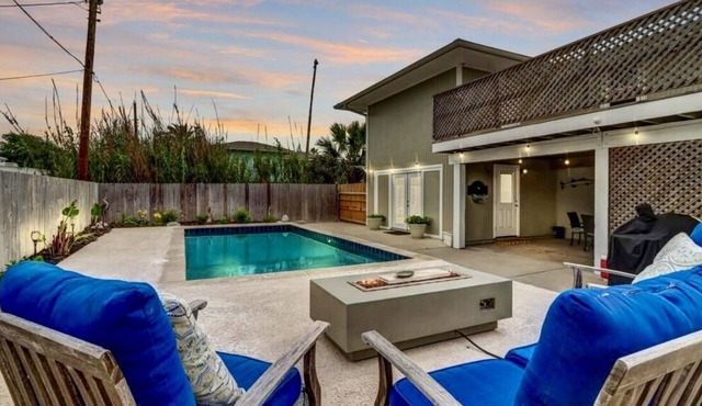 Big Beautiful Beach House with private heated pool close to beach & everything! in Port Aransas