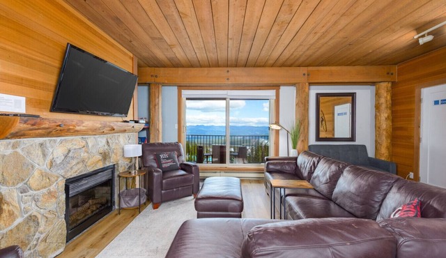 Big White Basecamp | Slope Access + Modern Comfort in Beaverdell