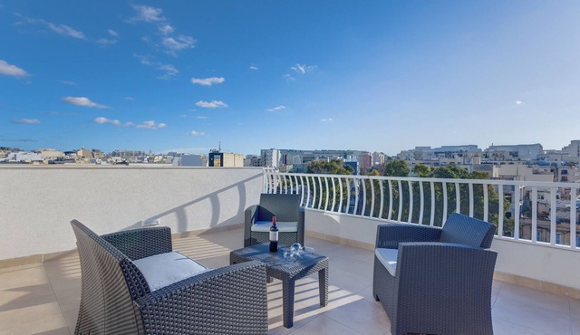Centric and Modern Penthouse close to Amenities in Msida