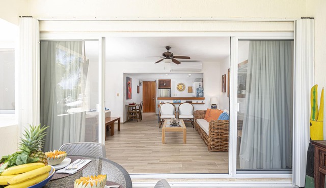 Chac Hal Al, Casa Calandria lovely studio steps from the beach. in Puerto Aventuras