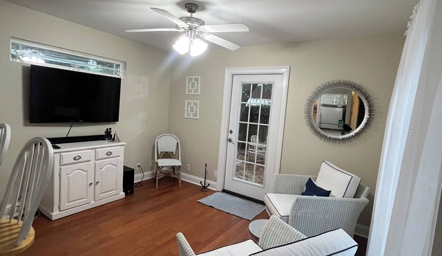 Charming 2-bedroom house w patio, outdoor shower, fire pit, in St. Simons Island in St. Simons Island