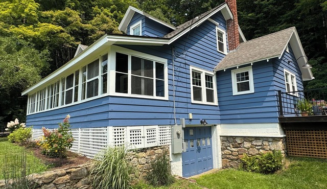 Charming Berkshire Farmhouse: Your Cozy Retreat Awaits! in Monterey