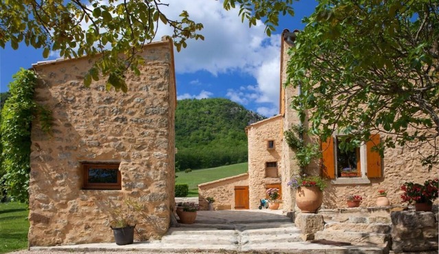 Charming Chateau 7-bedroom- 16 people- with Heated indoor pool & SPA in Bugarach